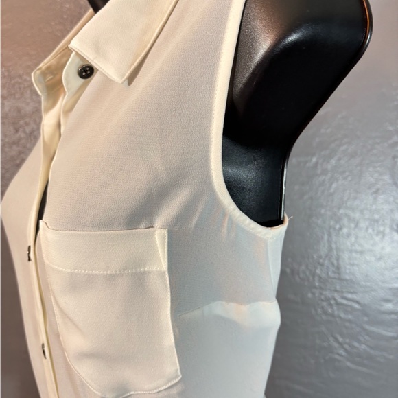 CAbi White Button Down Pleat Shirt Sleeveless Notched Collar - Picture 10 of 12